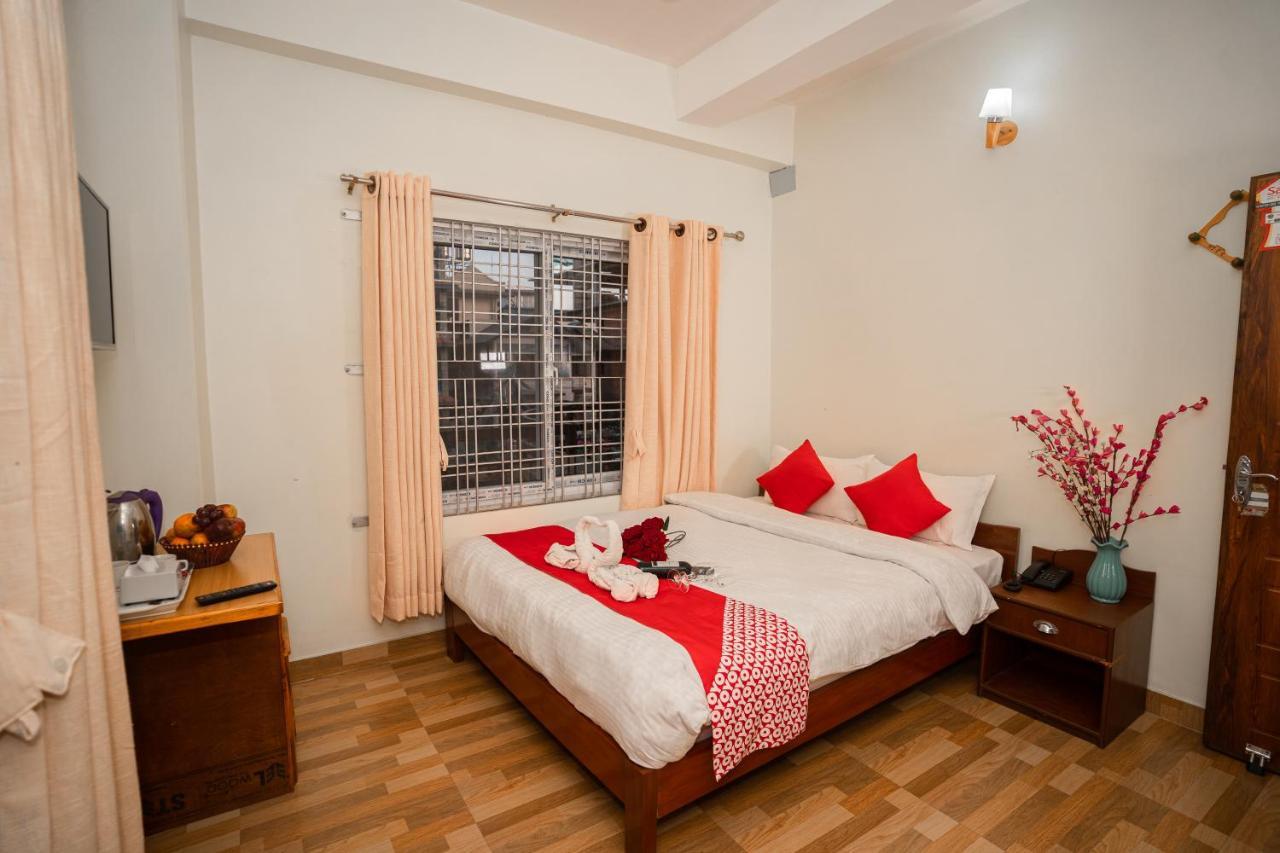 Hotel Dela Mount Pokhara Extérieur photo
