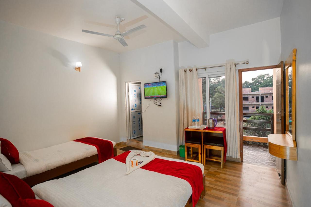 Hotel Dela Mount Pokhara Extérieur photo