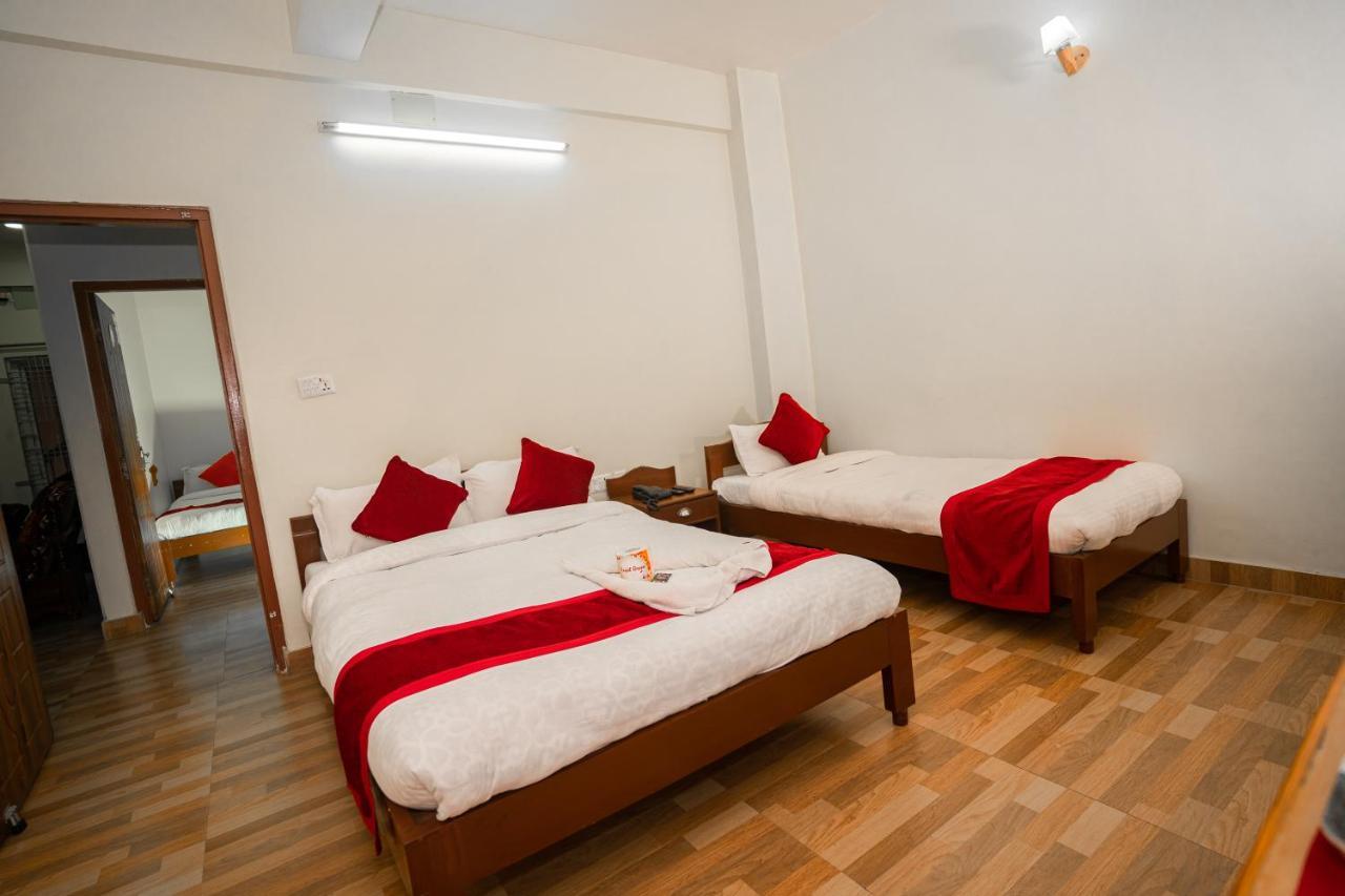 Hotel Dela Mount Pokhara Extérieur photo