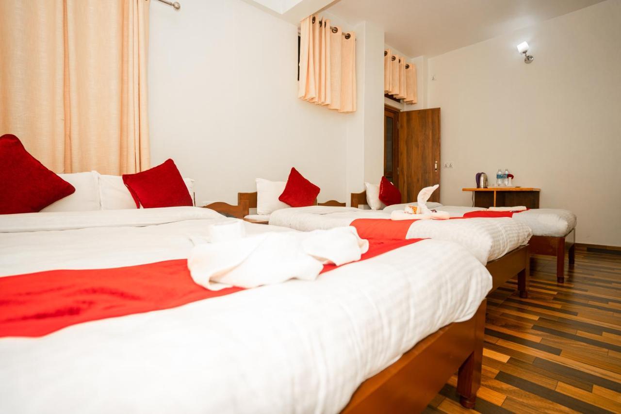 Hotel Dela Mount Pokhara Extérieur photo