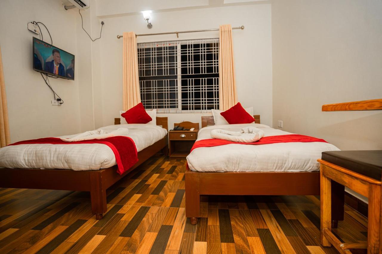 Hotel Dela Mount Pokhara Extérieur photo