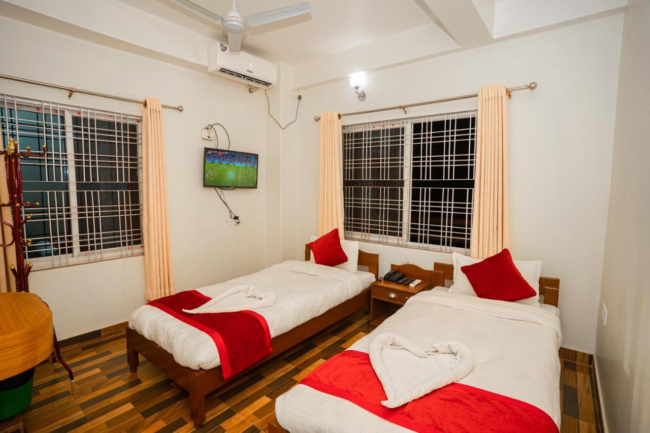 Hotel Dela Mount Pokhara Extérieur photo