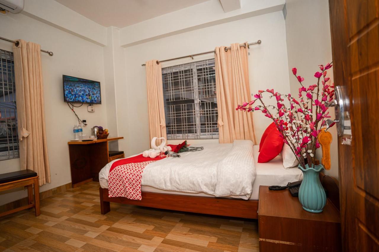 Hotel Dela Mount Pokhara Extérieur photo