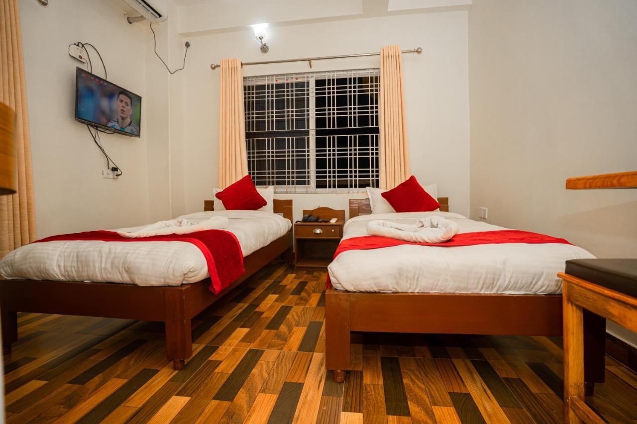 Hotel Dela Mount Pokhara Extérieur photo