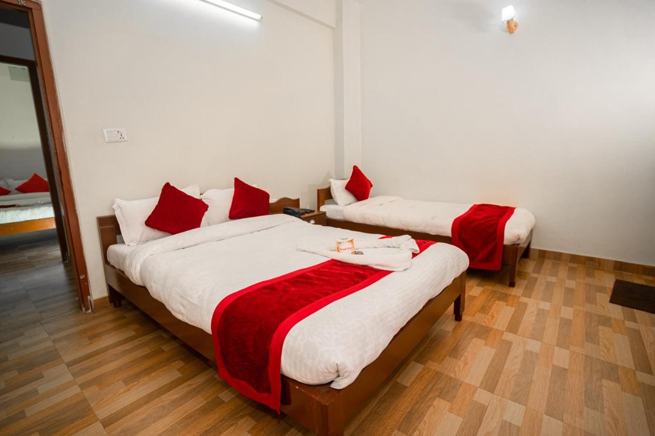 Hotel Dela Mount Pokhara Extérieur photo