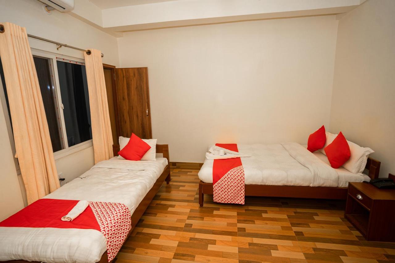 Hotel Dela Mount Pokhara Extérieur photo