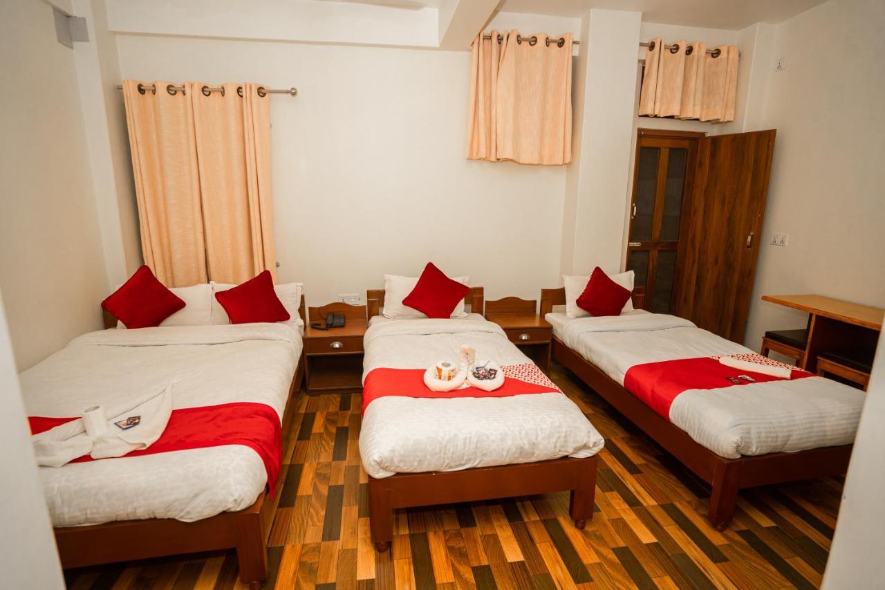 Hotel Dela Mount Pokhara Extérieur photo