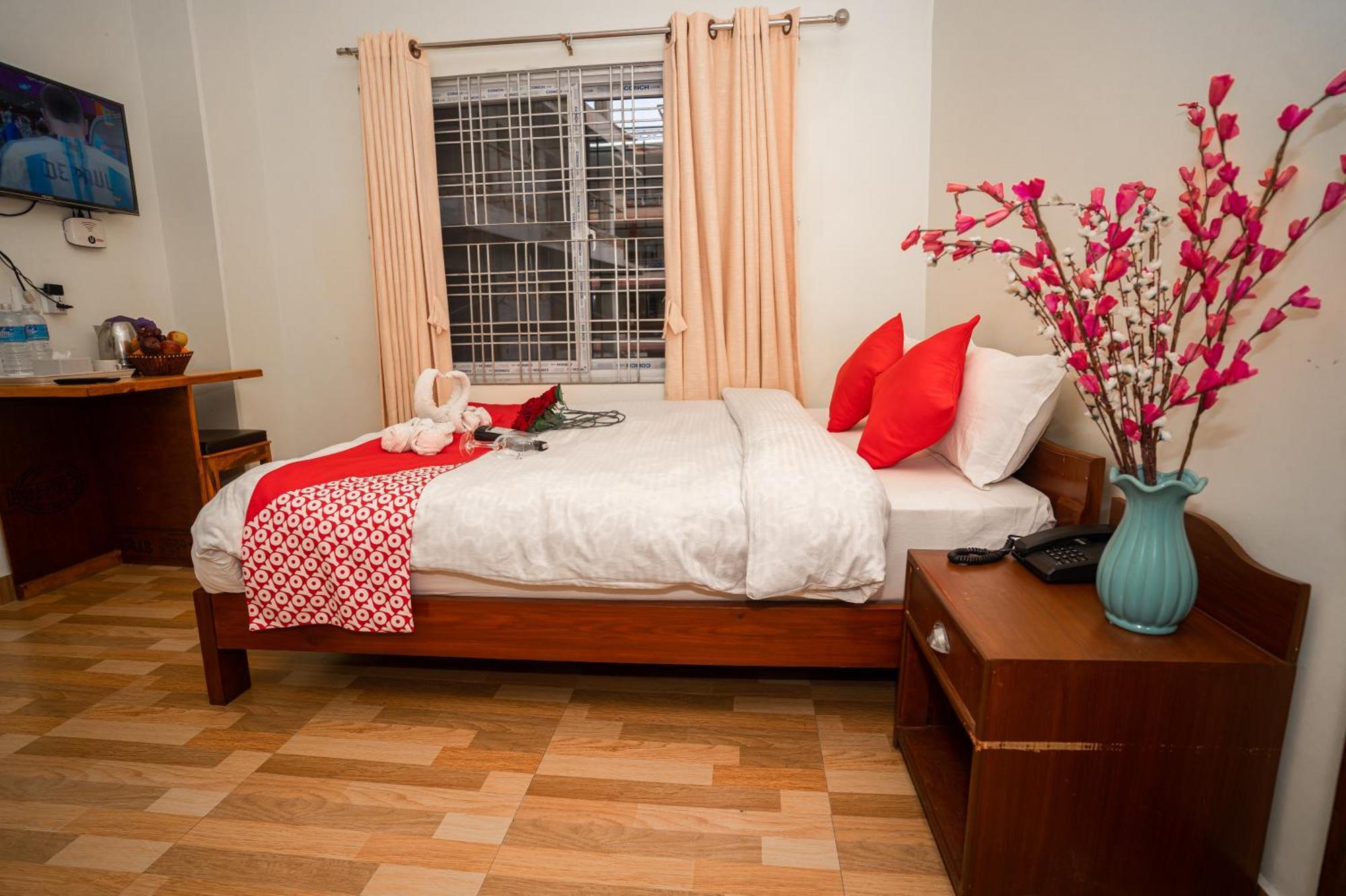 Hotel Dela Mount Pokhara Extérieur photo